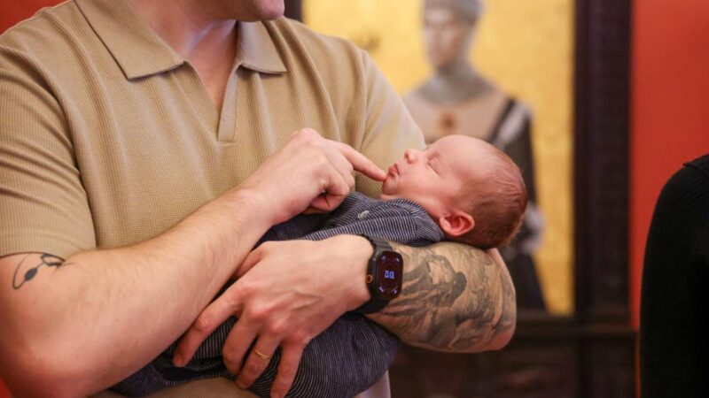 Pokyčiai tėvams gali nustebinti: vaiko priežiūros atostogos būtų gerokai ilgesnės