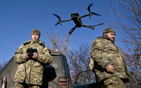 Rusija taikosi į studentus: spaudimas tapti dronų pilotais kelia vis daugiau klausimų