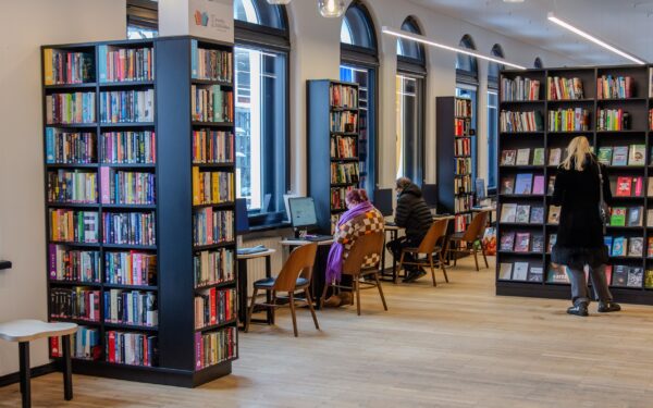 Panevėžys kviečia į bibliotekų savaitę: nemokami renginiai, staigmenos ir žinomi svečiai