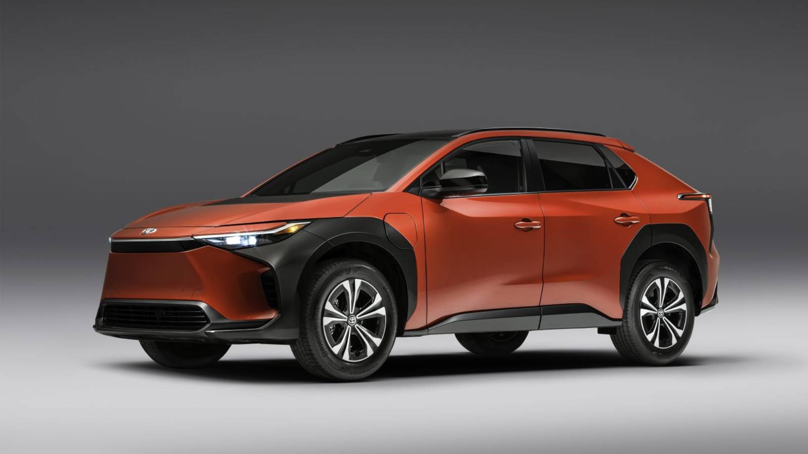 „Toyota“ ruošia revoliuciją: kodėl jų naujos baterijos privers pasitraukti konkurentus?