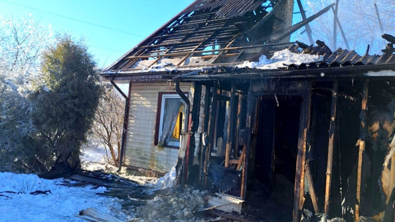 Naktinis siaubas Šeduvoje: padegtas namas su žmonėmis, byla pasiekė teismą