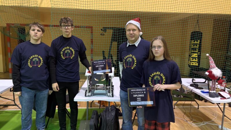 Utenos „Saulės“ gimnazijos komanda kuria robotikos istoriją