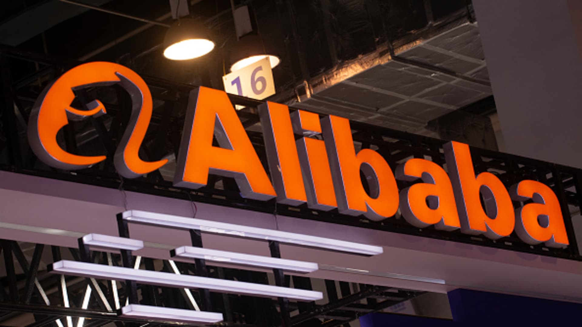„Alibaba“ atleido trečdalį darbuotojų: juos pakeis naujas dirbtinis intelektas