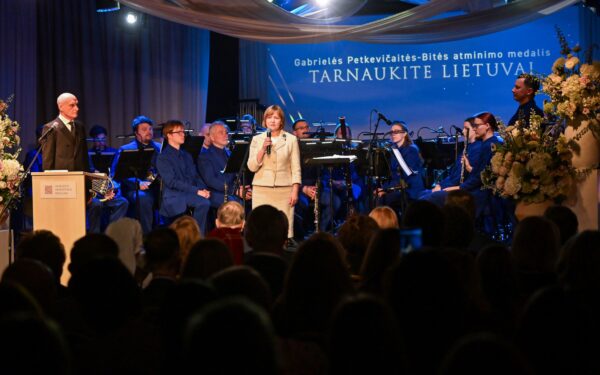 Panevėžyje pagerbti išskirtiniai žmonės, įteikti ir reikšmingi apdovanojimai