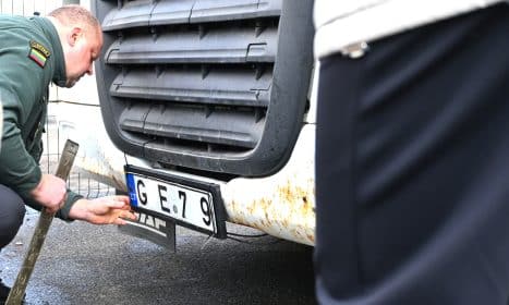 Medininkuose sulaikyti į Rusiją vaisius gabenę vilkikai. ELTA nuotr.