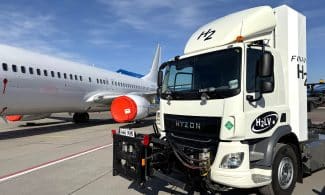Kauno oro uostas. Vandenilinis sunkvežimis. ELTA nuotr.