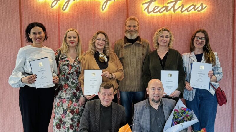 Apie tai kalba visi: „Tamsos švyturys“ susižėrė svarbiausius teatro apdovanojimus