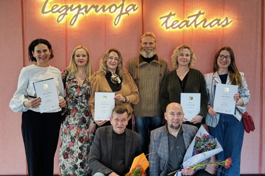 Apie tai kalba visi: „Tamsos švyturys“ susižėrė svarbiausius teatro apdovanojimus