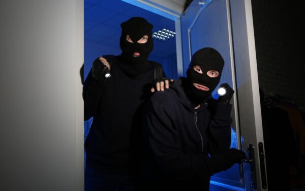 Radote prie durų degtuką ar siūlą? 7 ženklai, kad vagys jau gali būti nusižiūrėję jūsų butą