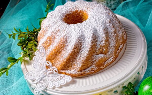 Velykų boba daugiau nebebus sausa: štai kaip iškepti itin minkštą ir drėgną pyragą