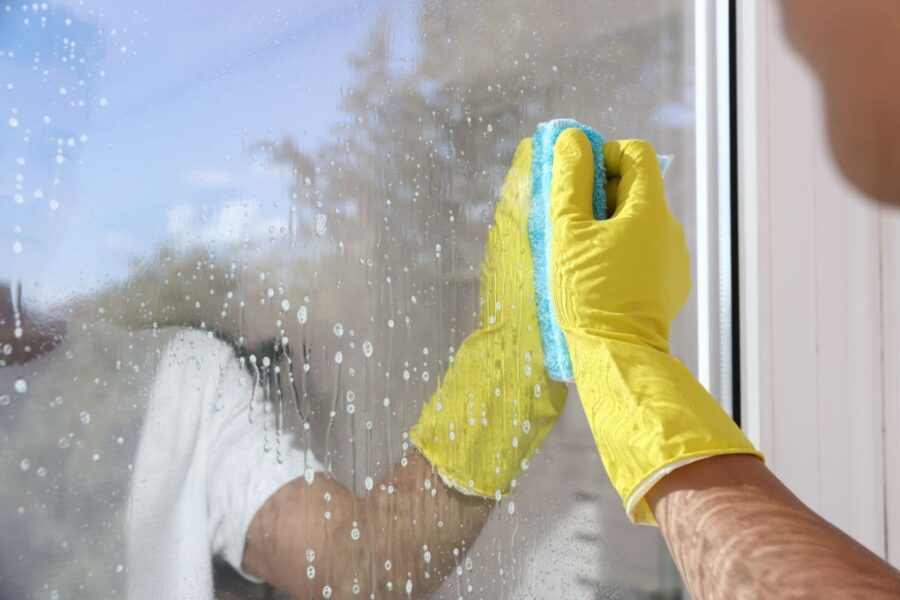 Laimė priklauso nuo vienos dienos: kada geriausia plauti langus prieš šias Velykas?