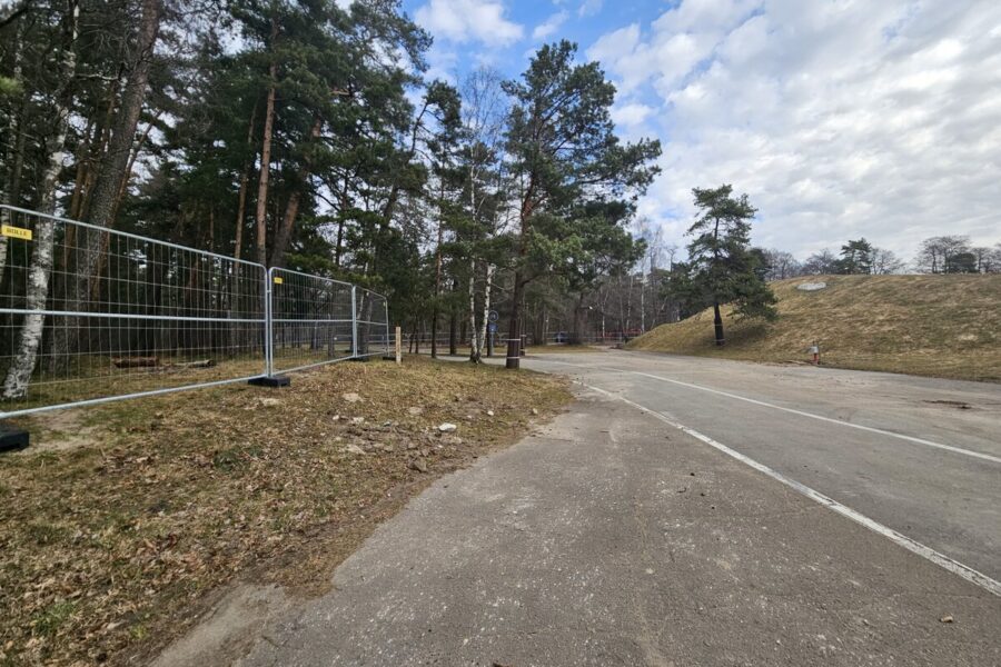 Klaipėdiečiai pasipiktino užtvertu taku į Girulių mišką, sureagavo ir meras