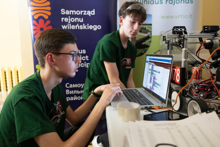 Tarptautiniame robotikos čempionate – Vilniaus rajono mokinių pergalės