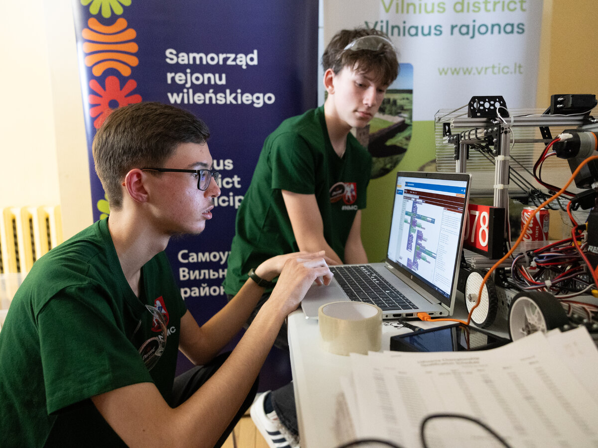 Tarptautiniame robotikos čempionate – Vilniaus rajono mokinių pergalės