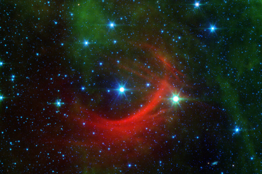 Keturių kūnų chaosas kosmose: astronomai aptiko neįprastai tankią žvaigždžių sistemą