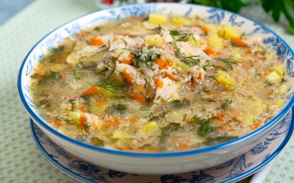 Nereikės jokių brangių prieskonių: sužinokite, kaip pagerinti kasdienės sriubos skonį