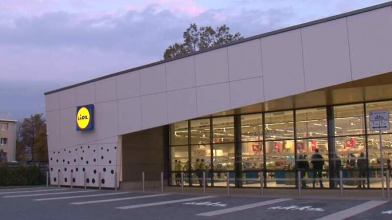 „Lidl“ plečiasi: atidaryta nauja parduotuvė, prekybos tinklų kova įsibėgėja
