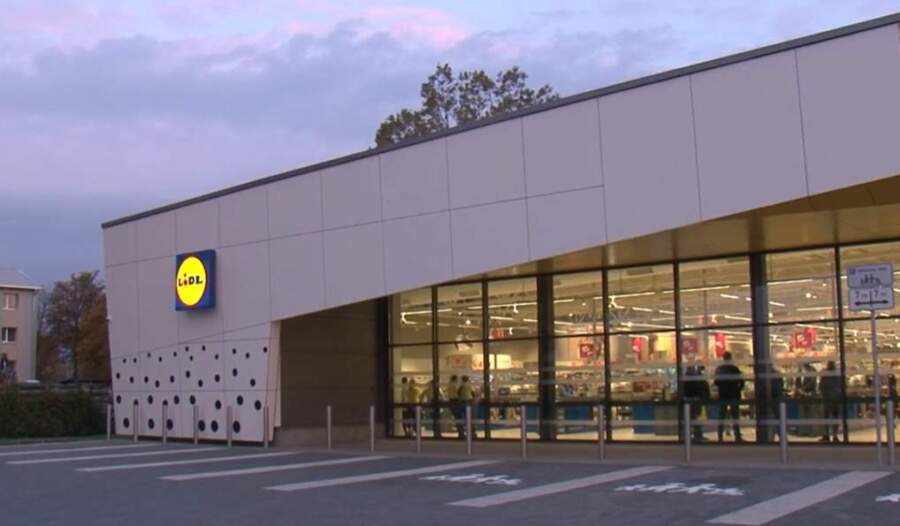 „Lidl“ plečiasi: atidaryta nauja parduotuvė, prekybos tinklų kova įsibėgėja