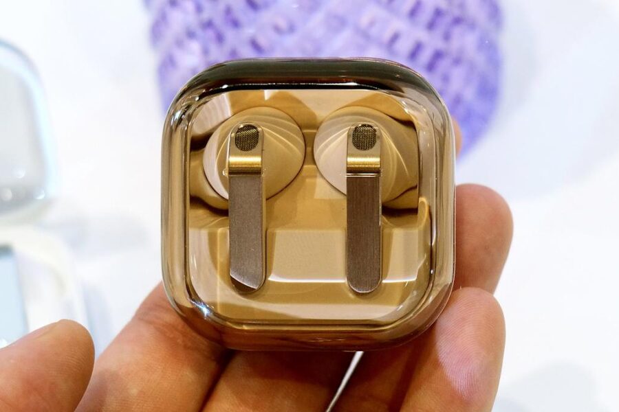 Naujieji „Galaxy Buds 4“ nustebino ekspertus: patobulintas garsas ir papildomos funkcijos
