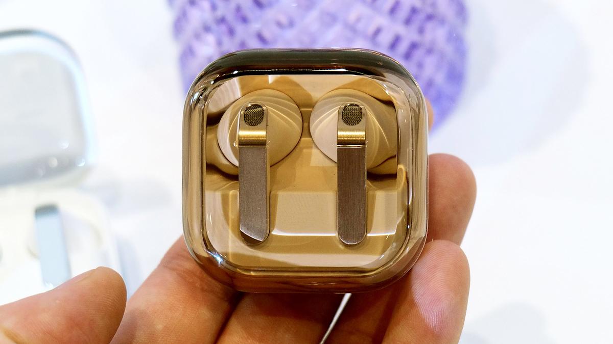 Naujieji „Galaxy Buds 4“ nustebino ekspertus: patobulintas garsas ir papildomos funkcijos