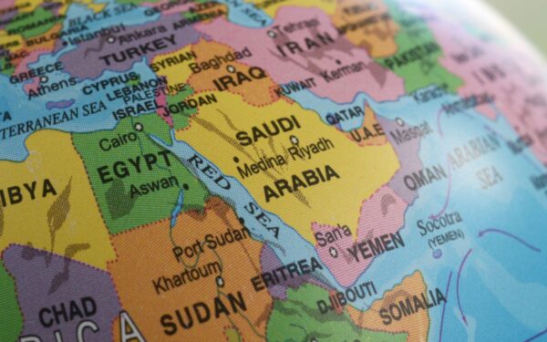 Persijos įlankos šalys spaudžia Trumpą: karą su Iranu ragina tęsti iki galo