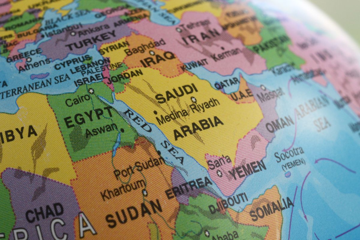 Persijos įlankos šalys spaudžia Trumpą: karą su Iranu ragina tęsti iki galo