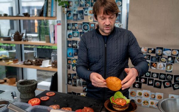 Vieno garsiausių pasaulio restoranų šefas atsistatydina: traukiasi po kaltinimų smurtu prieš darbuotojus