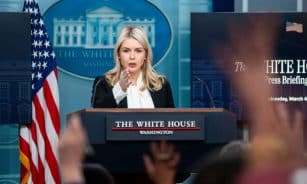 Baltieji rūmai kaltina Bideną nemokamai tiekus ginklus Ukrainai. EPA-ELTA