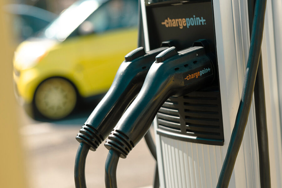 Elektromobilių bumas ne toks, kaip tikėtasi, realybė Baltijos šalyse kitokia