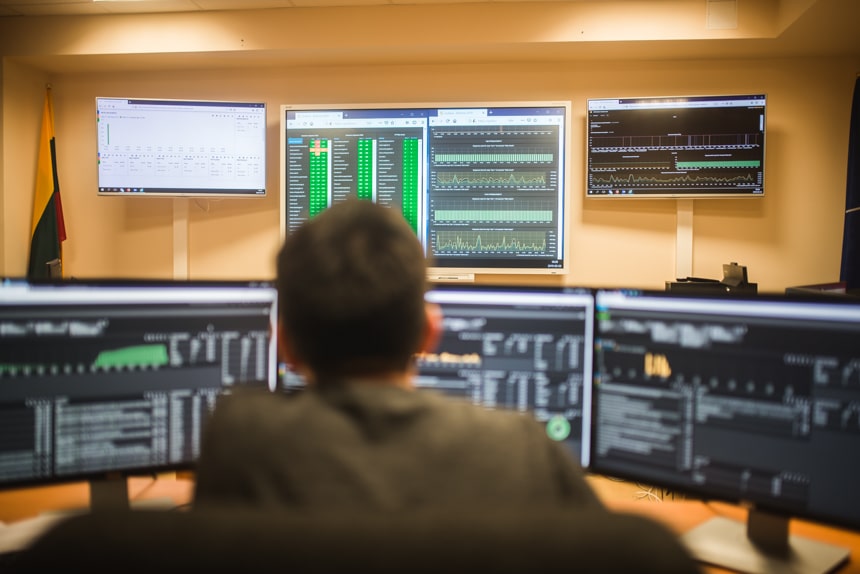 Nauja įranga padės greičiau reaguoti į kibernetinius incidentus Lietuvoje. KAM nuotr.