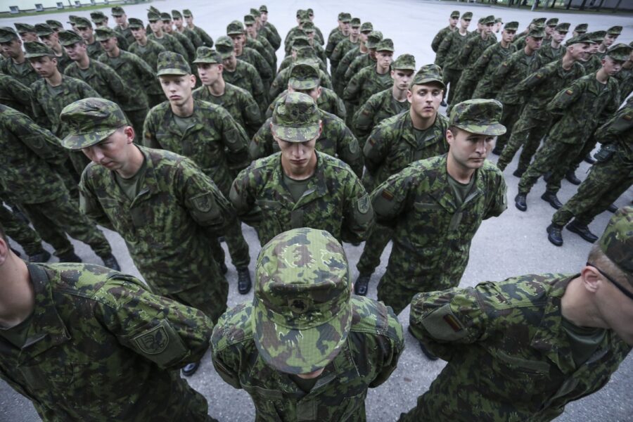 Sudaryti šauktinių sąrašai: tarp naujovių - sumažintas šaukimo amžius ir studentų įtraukimas į sąrašus. Alfredo Pliadžio nuotr.