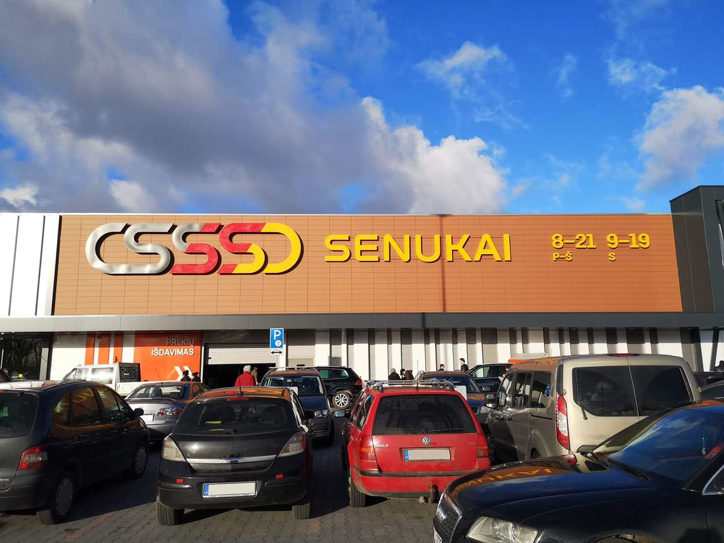 Po rekonstrukcijos Šilutėje pradėjo veikti atnaujintas „Senukų“ prekybos centras
