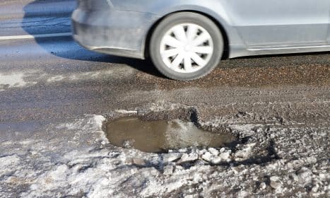 Pavojingos duobės Vilniaus gatvėse. Dainiaus Labučio (ELTA) nuotr.