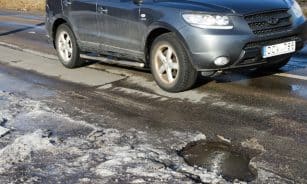 Pavojingos duobės Vilniaus gatvėse. Dainiaus Labučio (ELTA) nuotr.