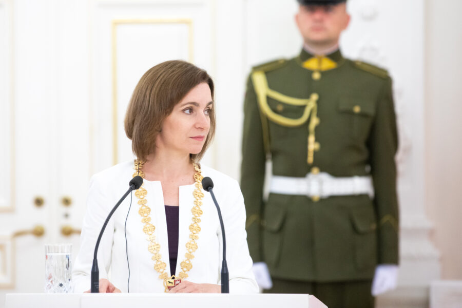 Prezidentūroje Vytauto Didžiojo ordinu su aukso grandine apdovanota Moldovos prezidentė Maia Sandu. Mariaus Morkevičiaus (ELTA) nuotr.