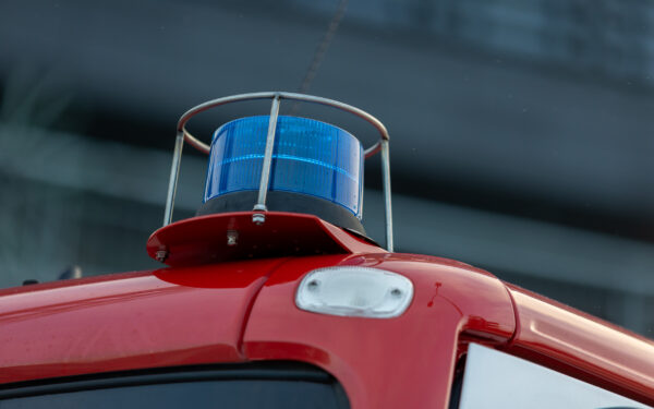 Naktinis gaisras sostinėje: iš buto išnešti ir medikams perduoti du vyrai