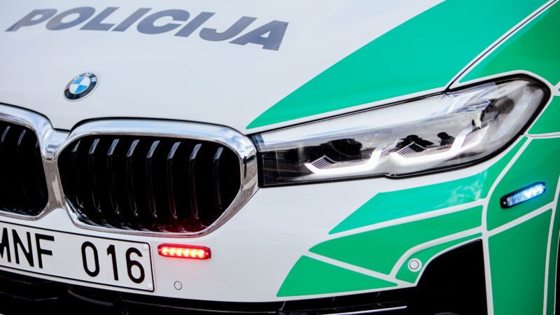 Sostinėje – dar viena nelaimė: po susidūrimo su automobiliu nukentėjo motociklininkas