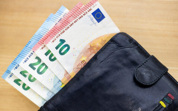 Sukčiai smogė keliuose miestuose: žmonės neteko dešimčių tūkstančių eurų