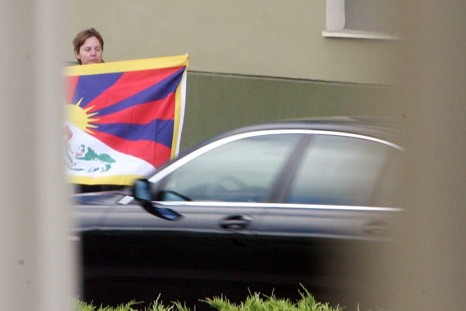 Prie prezidentūros protestavo Tibeto rėmėjai. Valdo Kopūsto (ELTA) nuotr.