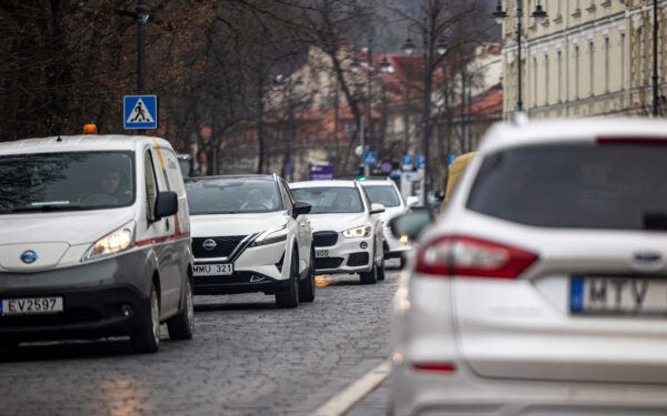 Vairuotojams svarbūs pokyčiai: kai kuriose vietose įvesti nauji parkavimo draudimai