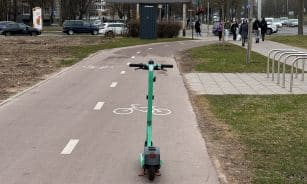 Netvarkingai pastatyti Bolt elektriniai paspirtukai. ELTA / Andrius Ufartas