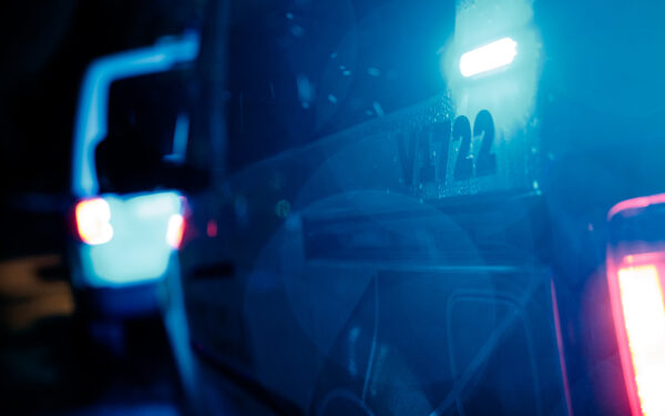 Prie parduotuvės Kaune – liepsnos: padegti du automobiliai, pradėtas tyrimas