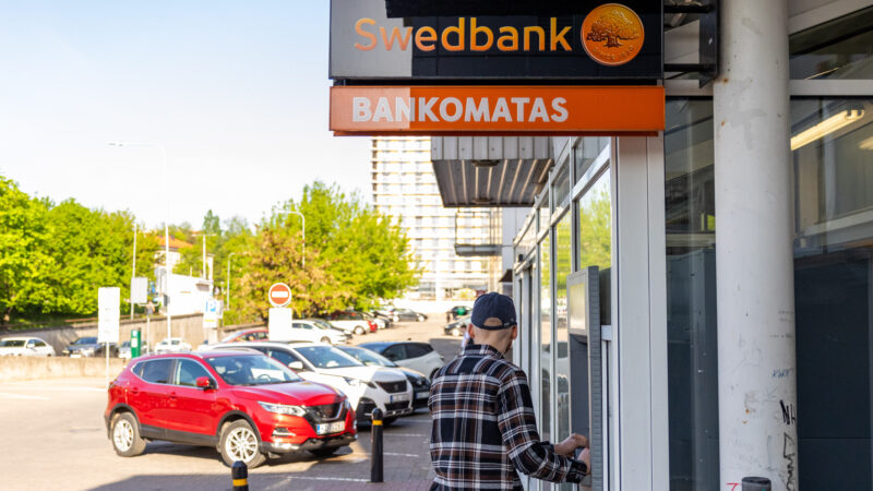 Bankai atskleidė paprastą taisyklę, kuri gali apsaugoti pinigus: nė už ką nedarykite šios klaidos