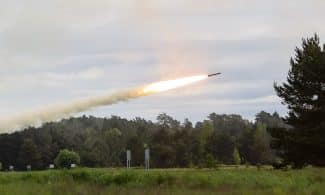 Lietuvos ir JAV kariuomenių kovinio šaudymo pratybos naudojant artilerijos sistemas HIMARS. ELTA / Matas Baranauskas