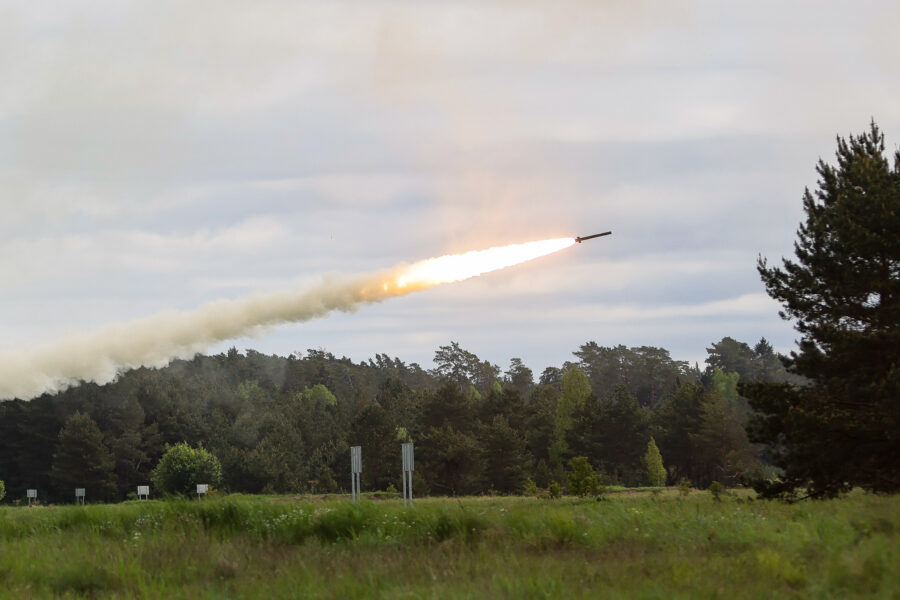 Lietuvos ir JAV kariuomenių kovinio šaudymo pratybos naudojant artilerijos sistemas HIMARS. ELTA / Matas Baranauskas