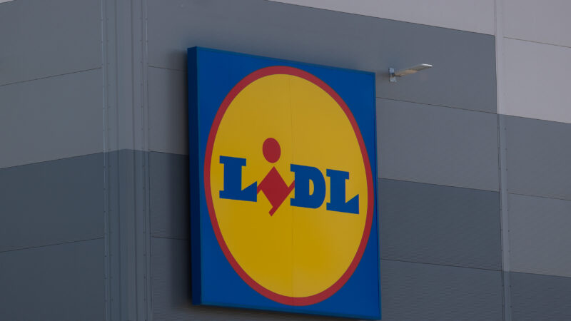 „Lidl“ veiksmai sukėlė pasipiktinimą: sulaukė aštrios kritikos dėl parduodamų kiaušinių