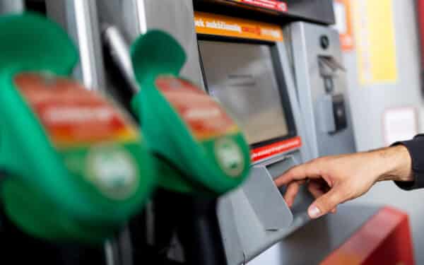 Konkurencijos taryba perspėja: už dirbtinai keliamas degalų kainas grėstų sankcijos