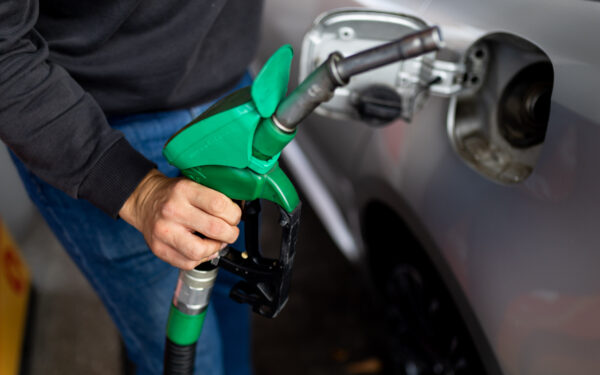 Augant kuro kainoms – griežti sprendimai: Lenkija svarsto užverti degalines užsieniečiams