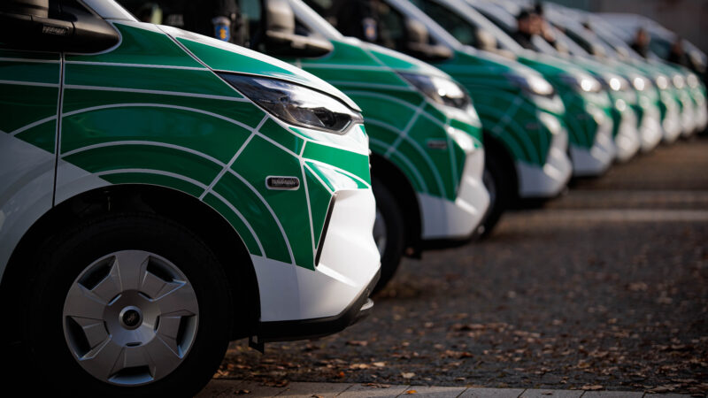 Vilniaus rajone, prie kapinių, sudegė automobilis, įtariamas padegimas