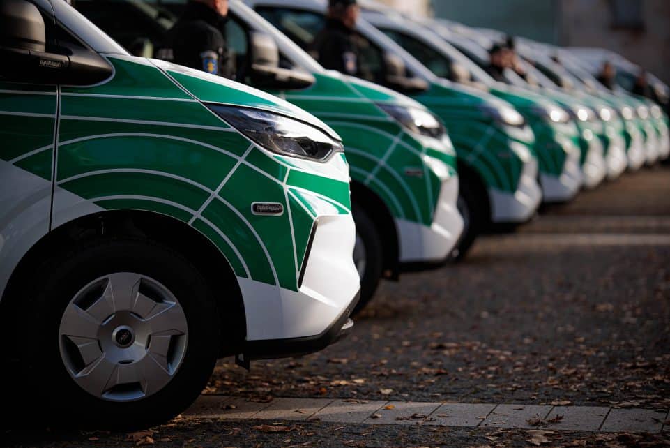 26 tarnybinių policijos automobilių (Ford Transit Custom) perdavimo policijos įstaigoms ceremonija. ELTA / Josvydas Elinskas